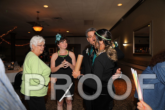 8L2A0136 Guests & Family Dancing and Partying