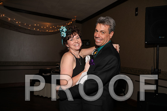 8L2A0089 Guests & Family Dancing and Partying