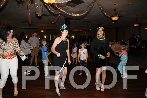 8L2A0227 Guests & Family Dancing and Partying