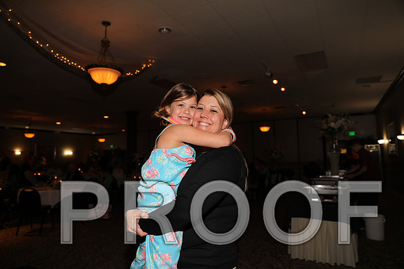 8L2A0122 Guests & Family Dancing and Partying