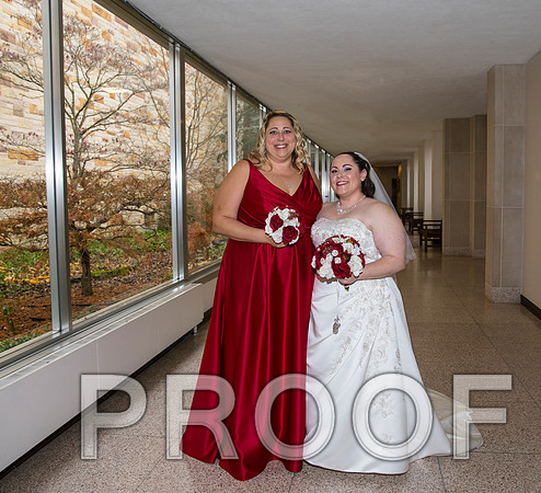 8L2A5613 aaa Wedding Photos - Bride with bridal party and family