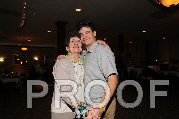 8L2A0387 Guests & Family Dancing and Partying