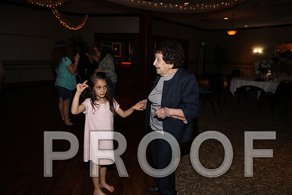 8L2A0183 Guests & Family Dancing and Partying