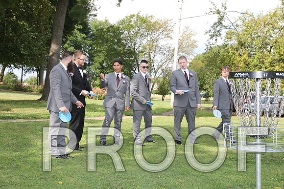 8L2A5918 Wedding - Bride and Groom with the Bridal Party