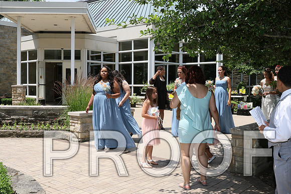 IF6A1639 / The bride with her mother and bridesmaids