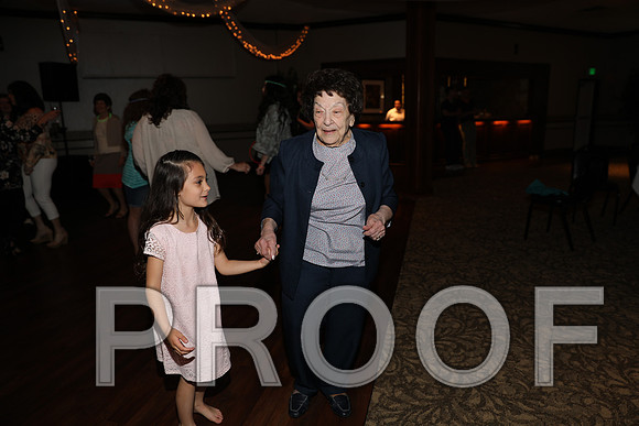 8L2A0176 Guests & Family Dancing and Partying