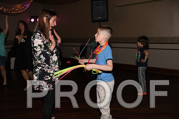 8L2A0340 Guests & Family Dancing and Partying