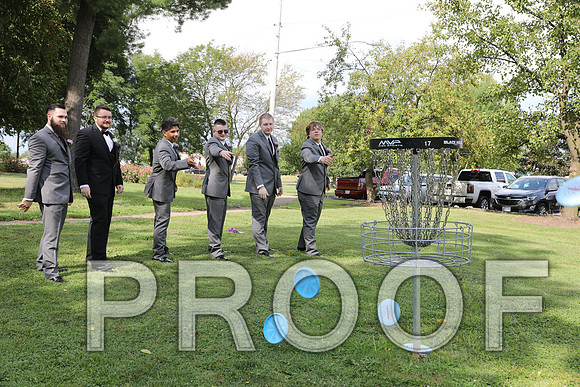 8L2A5925 Wedding - Bride and Groom with the Bridal Party