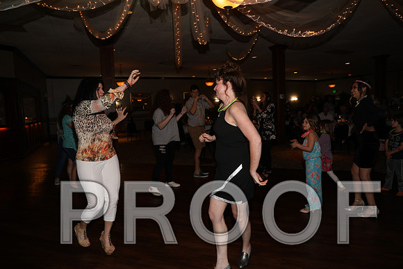 8L2A0229 Guests & Family Dancing and Partying
