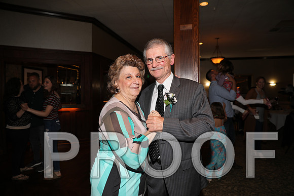 8L2A0079 Guests & Family Dancing and Partying