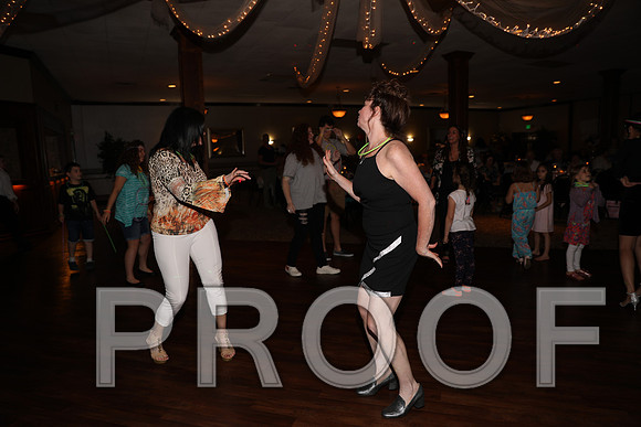8L2A0230 Guests & Family Dancing and Partying