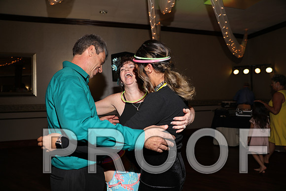 8L2A0383 Guests & Family Dancing and Partying