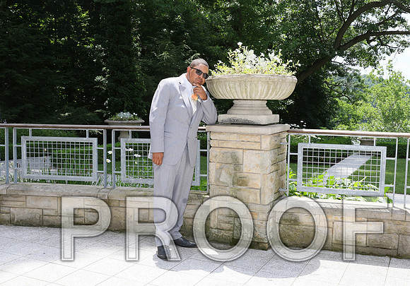 IF6A1586 / Groom preparing for the big day