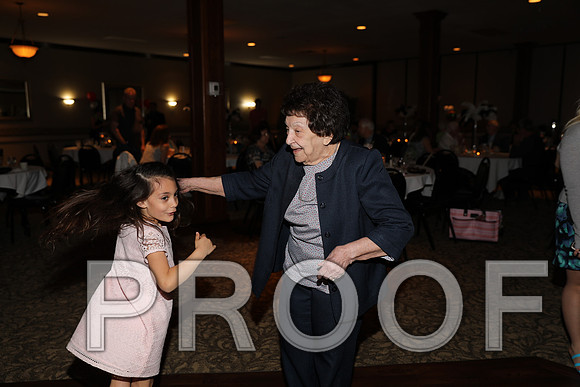 8L2A0189 Guests & Family Dancing and Partying
