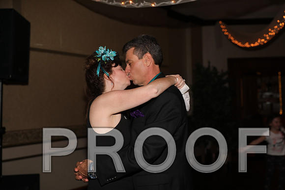 8L2A0118 Guests & Family Dancing and Partying