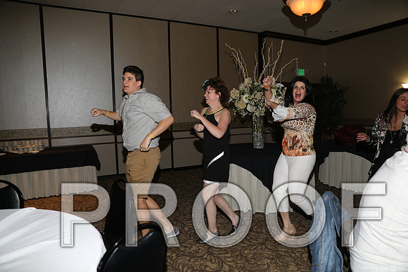 8L2A0372 Guests & Family Dancing and Partying
