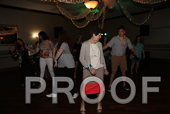 8L2A0266 Guests & Family Dancing and Partying