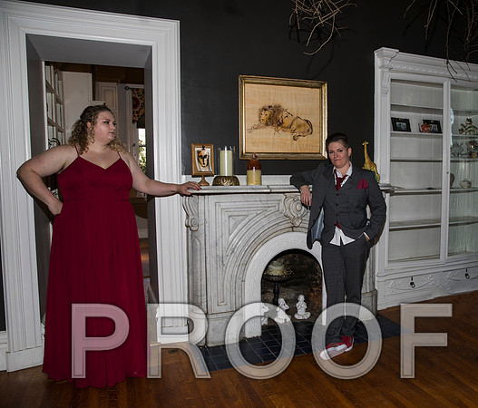 8L2A3178 aaa Wedding Photos - The groom and family getting ready