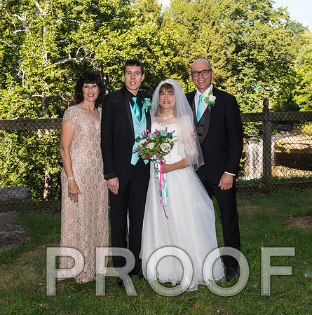 8L2A1199 aaa Wedding - Bride and groom with family and bridal party
