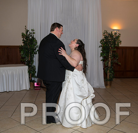 8L2A6305 aaa Wedding Photos - The first dance