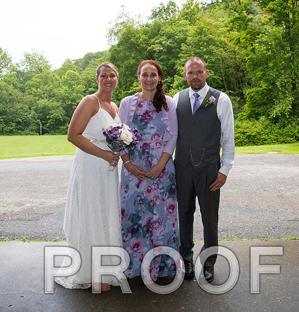 8L2A2184 aaa Wedding - The bride and groom with family