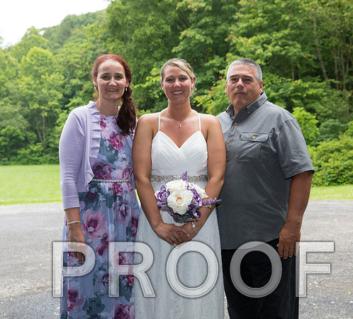 8L2A2229 aaa Wedding - The bride and groom with family