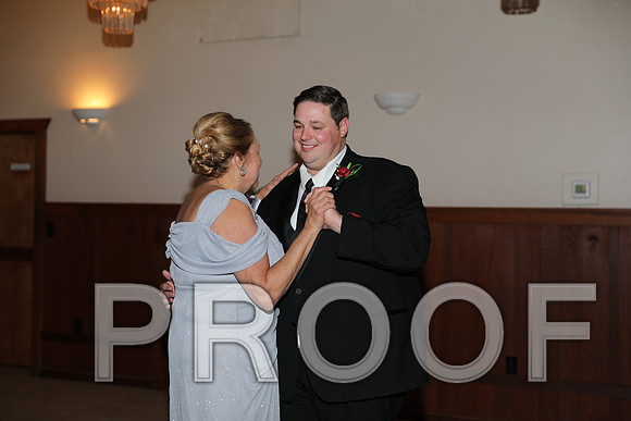 8L2A6510 Wedding Photos - Mother / Son Dance