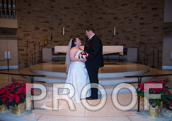 8L2A5899 aaa Wedding Photos - Bride & Groom with family