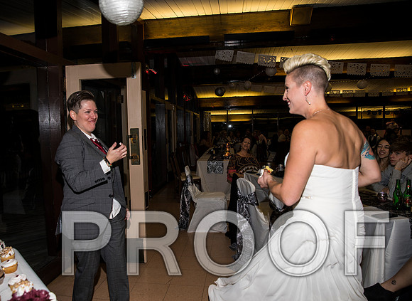 8L2A3686 aaa Wedding Photos - Cutting the cake
