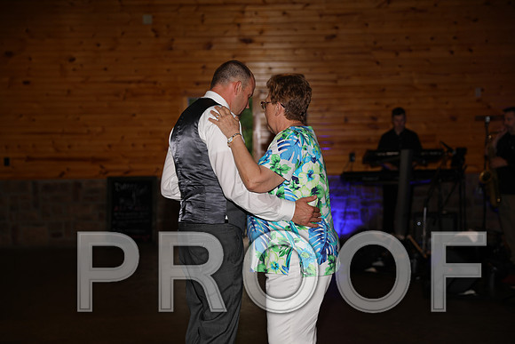 8L2A2763 Wedding - Mother / Son Dance