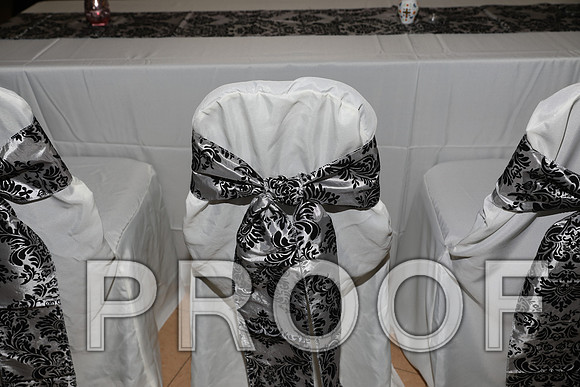 8L2A3218 Wedding Photos - The bride with family and bridesmaids