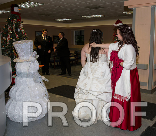8L2A6068 aaa Wedding Photos - Bride & Groom with the bridal party