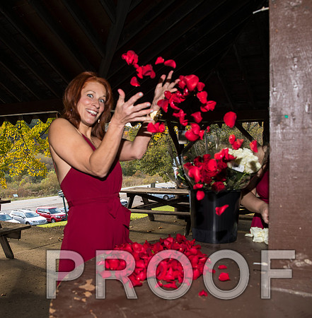 8L2A3189 aaa Wedding Photos - The bride with family and bridesmaids