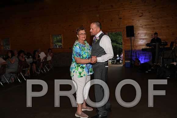 8L2A2777 Wedding - Mother / Son Dance