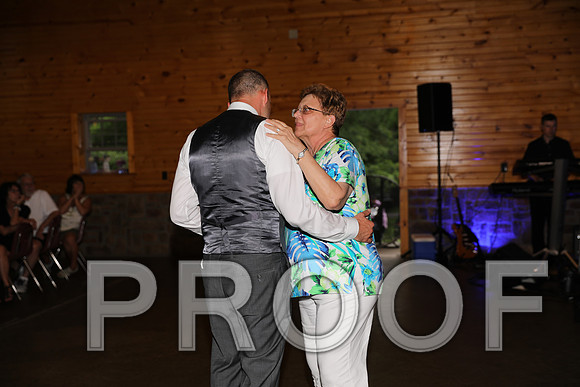 8L2A2781 Wedding - Mother / Son Dance
