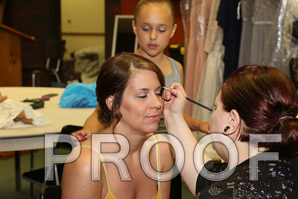 IF6A5101 Wedding - Bride preparing for the big day