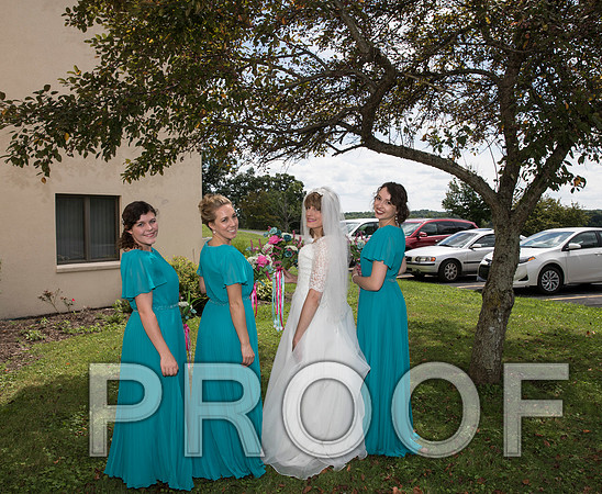8L2A0688 aaa Wedding  The Bride with family and the bridemaids