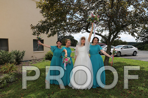 8L2A0691 Wedding  The Bride with family and the bridemaids