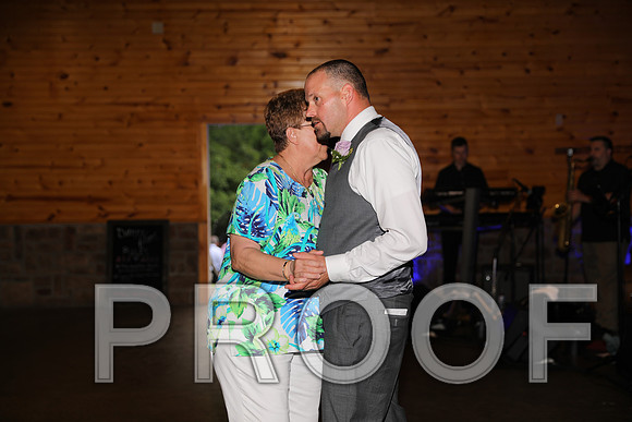 8L2A2769 Wedding - Mother / Son Dance