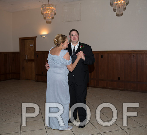 8L2A6516 aaa Wedding Photos - Mother / Son Dance