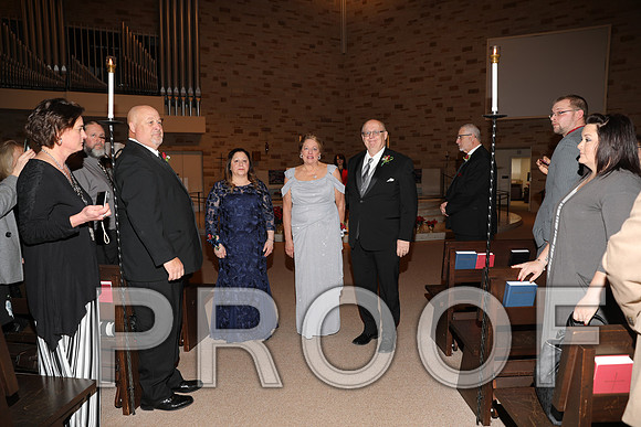8L2A5851 Wedding Photos - Bride & Groom with family