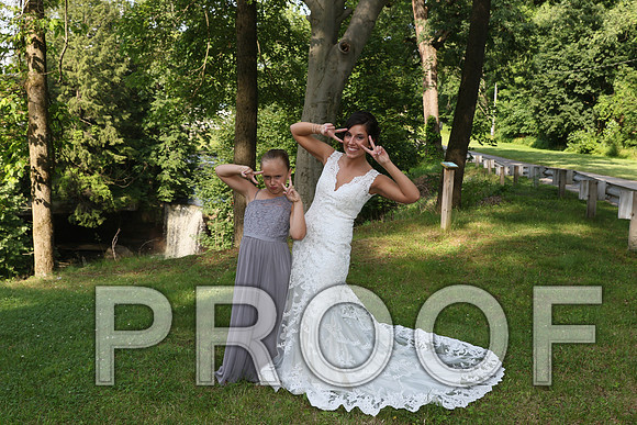 IF6A5613 Wedding - Bride and Groom with the bridal party