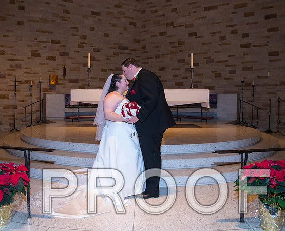 8L2A5901 aaa Wedding Photos - Bride & Groom with family