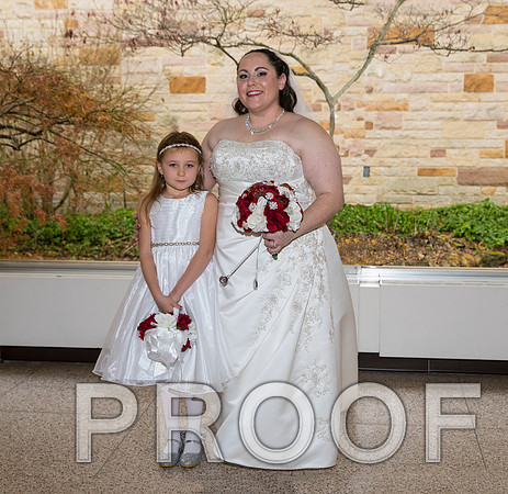 8L2A5645 aaa Wedding Photos - Bride with bridal party and family