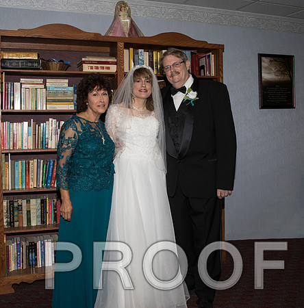 8L2A0647 aaa Wedding  The Bride with family and the bridemaids