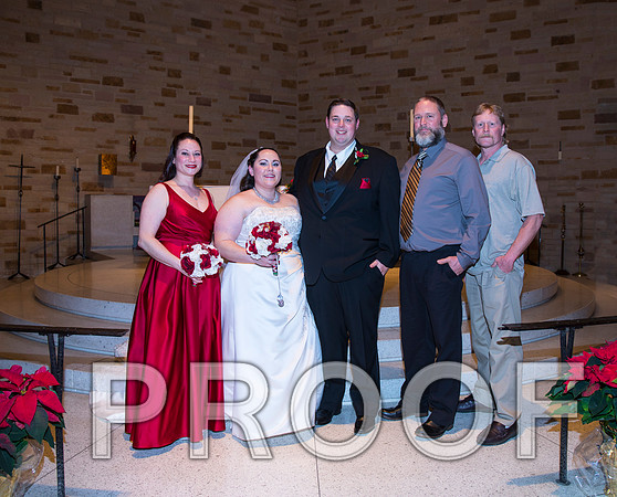 8L2A5915 aaa Wedding Photos - Bride & Groom with family