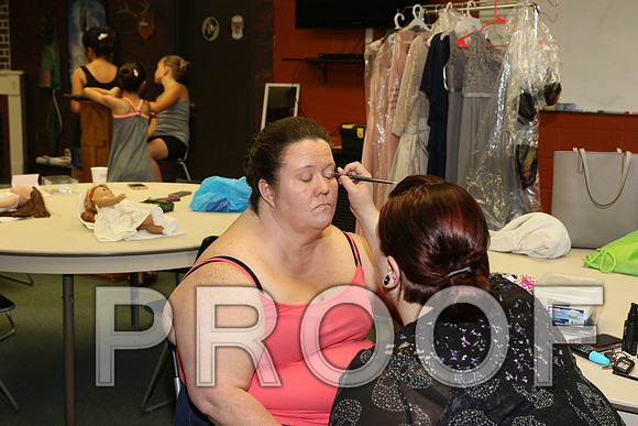 IF6A5111 Wedding - Bride preparing for the big day