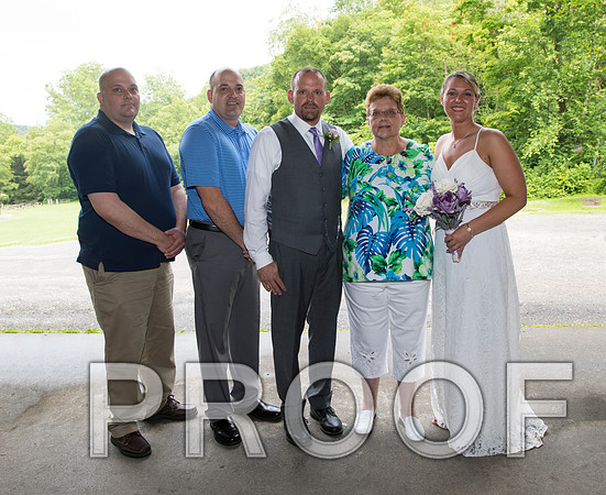 8L2A2257 aaa Wedding - The bride and groom with family