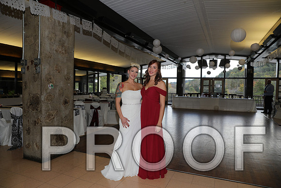 8L2A3195 Wedding Photos - The bride with family and bridesmaids