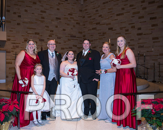 8L2A5938 aaa Wedding Photos - Bride & Groom with family